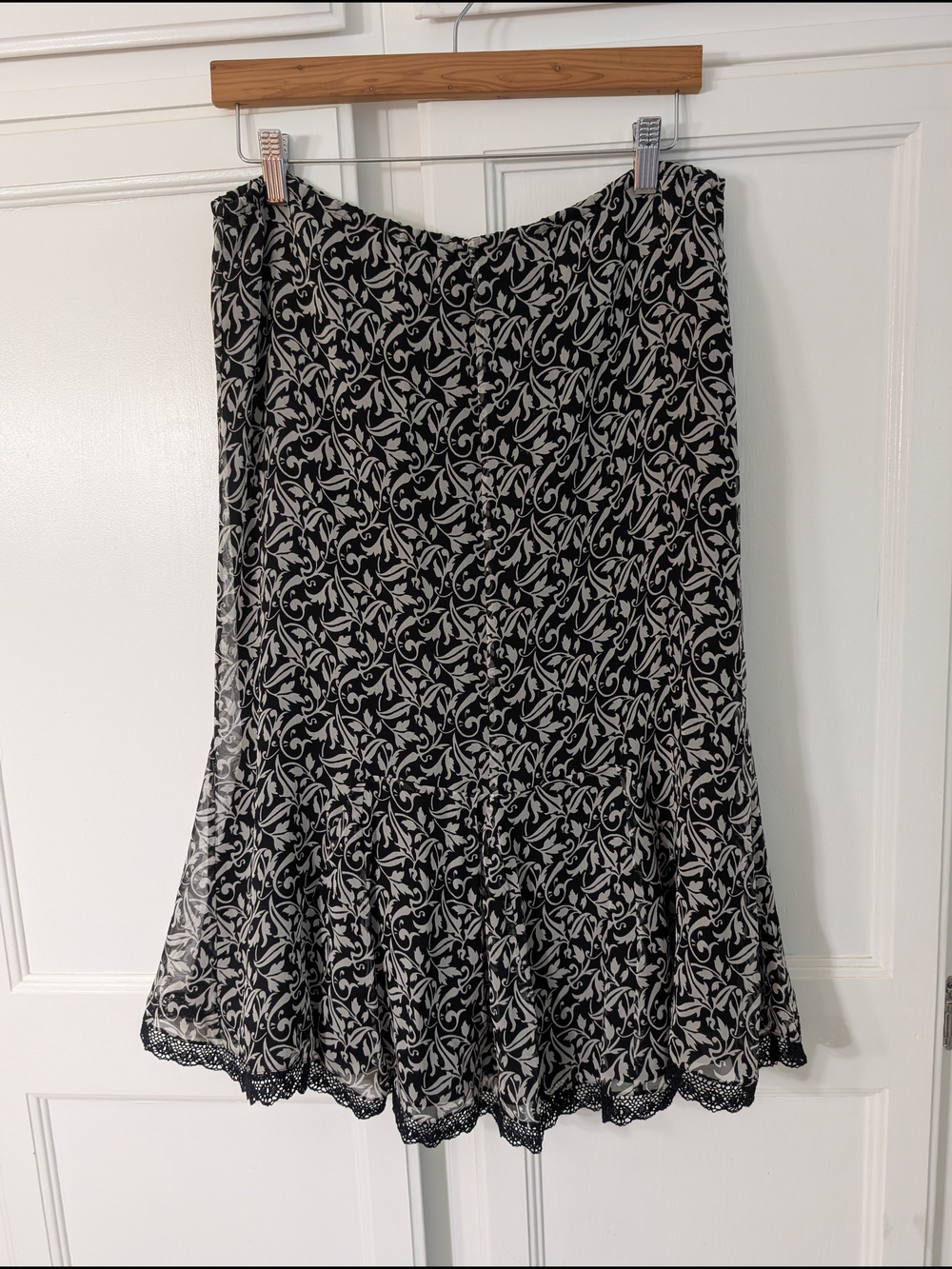 Allison Taylor 100% Silk‎ Leaf Print Flare Skirt Black and White Size S